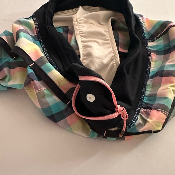 Lululemon Run: Speed Short 2.5”,*LR, 2-Way Stretch, Size 4 - Picture 8 of 10